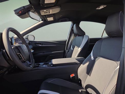 Used 2026 Toyota Camry SE w/ Convenience Package image 19