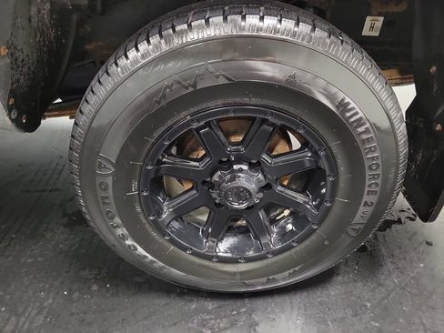 Used 2019 Toyota Tacoma SR5 w/ SR5 Appearance Package (SM) AWD/4WD image 11