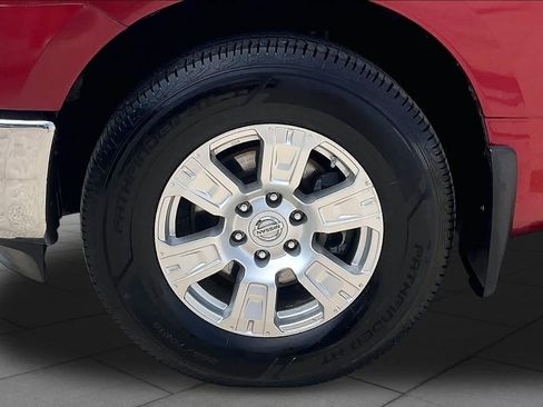 Used 2018 Nissan Titan SV w/ SV Convenience Package RWD image 10