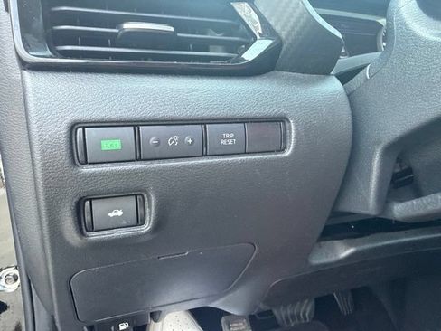 Used 2024 Nissan Sentra SV FWD image 25