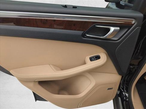 Used 2020 Porsche Macan AWD/4WD image 9