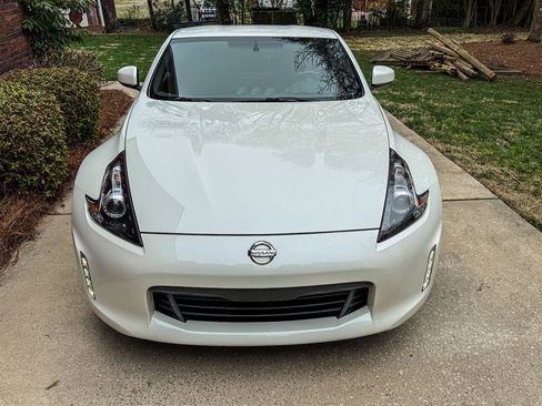 Used 2020 Nissan 370Z Coupe image 10