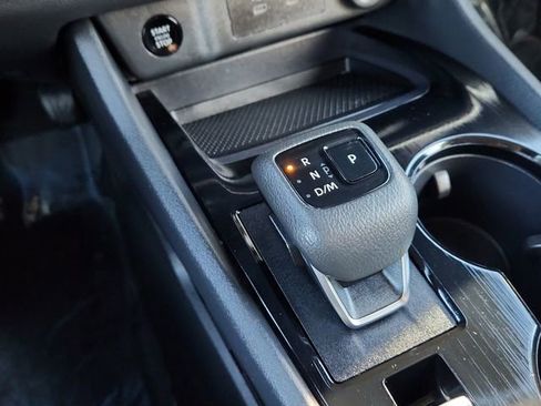 Used 2024 Nissan Rogue S image 39