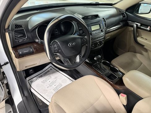 Used 2014 Kia Sorento LX image 39