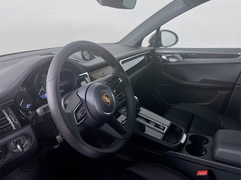 New 2026 Porsche Macan image 4