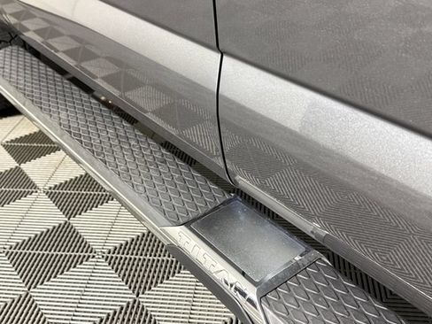 Used 2018 Nissan Titan SL AWD/4WD image 18
