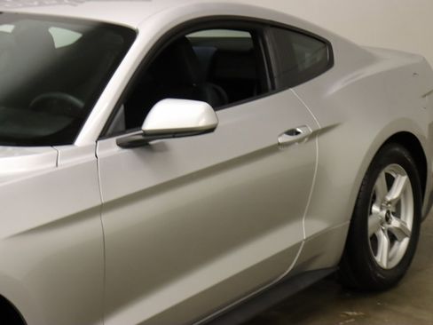 Used 2019 Ford Mustang Coupe image 38