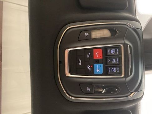 Used 2025 Jeep Grand Cherokee Limited w/ Luxury Tech Group II AWD/4WD image 15