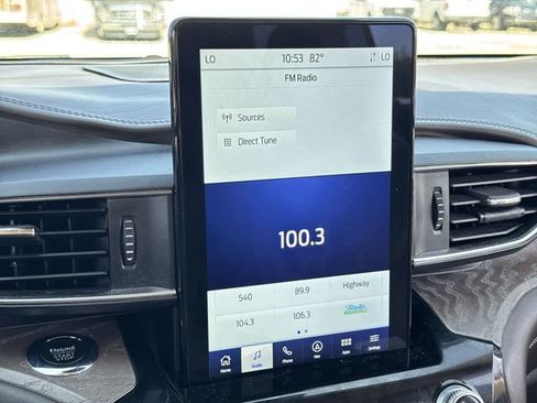 Used 2022 Ford Explorer Platinum w/ Equipment Group 601A AWD/4WD image 16