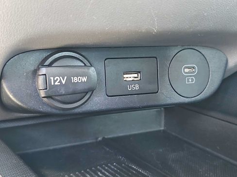 Certified 2025 Hyundai Elantra SEL FWD image 31