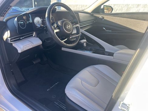 Used 2025 Hyundai Elantra Limited image 15