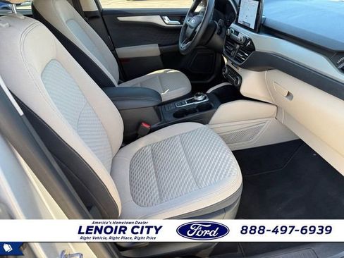 Certified 2020 Ford Escape SE image 13