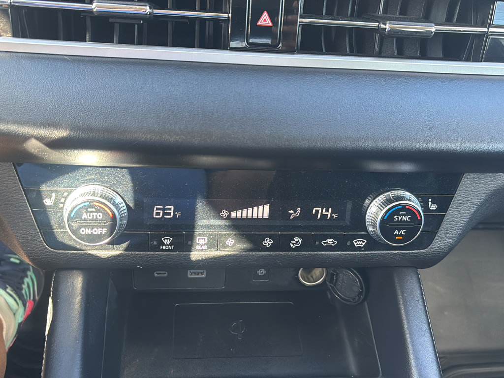 Used 2024 Mitsubishi Outlander AWD image 29