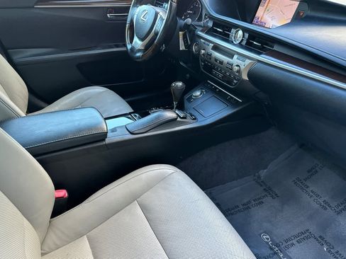 Used 2013 Lexus ES 350 w/ Luxury Pkg image 16