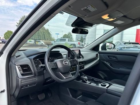 Used 2025 Nissan Rogue S AWD/4WD image 11