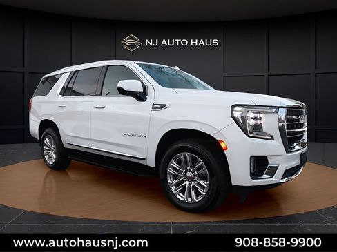 Used 2024 GMC Yukon SLT AWD/4WD image 1