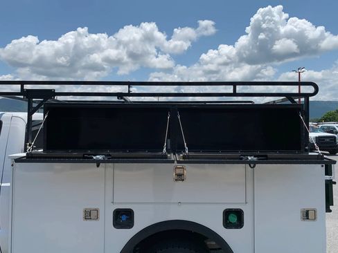Used 2016 Ford F550 4x4 SuperCab Super Duty image 33