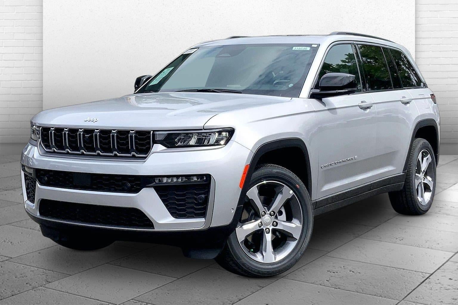 New 2026 Jeep Grand Cherokee Limited w/ Luxury Tech Group II AWD/4WD image 2