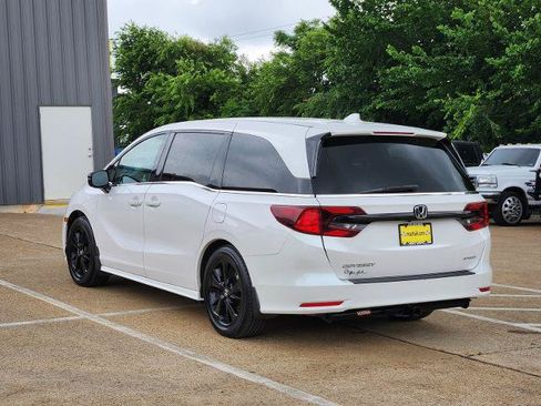 Used 2024 Honda Odyssey Sport image 4