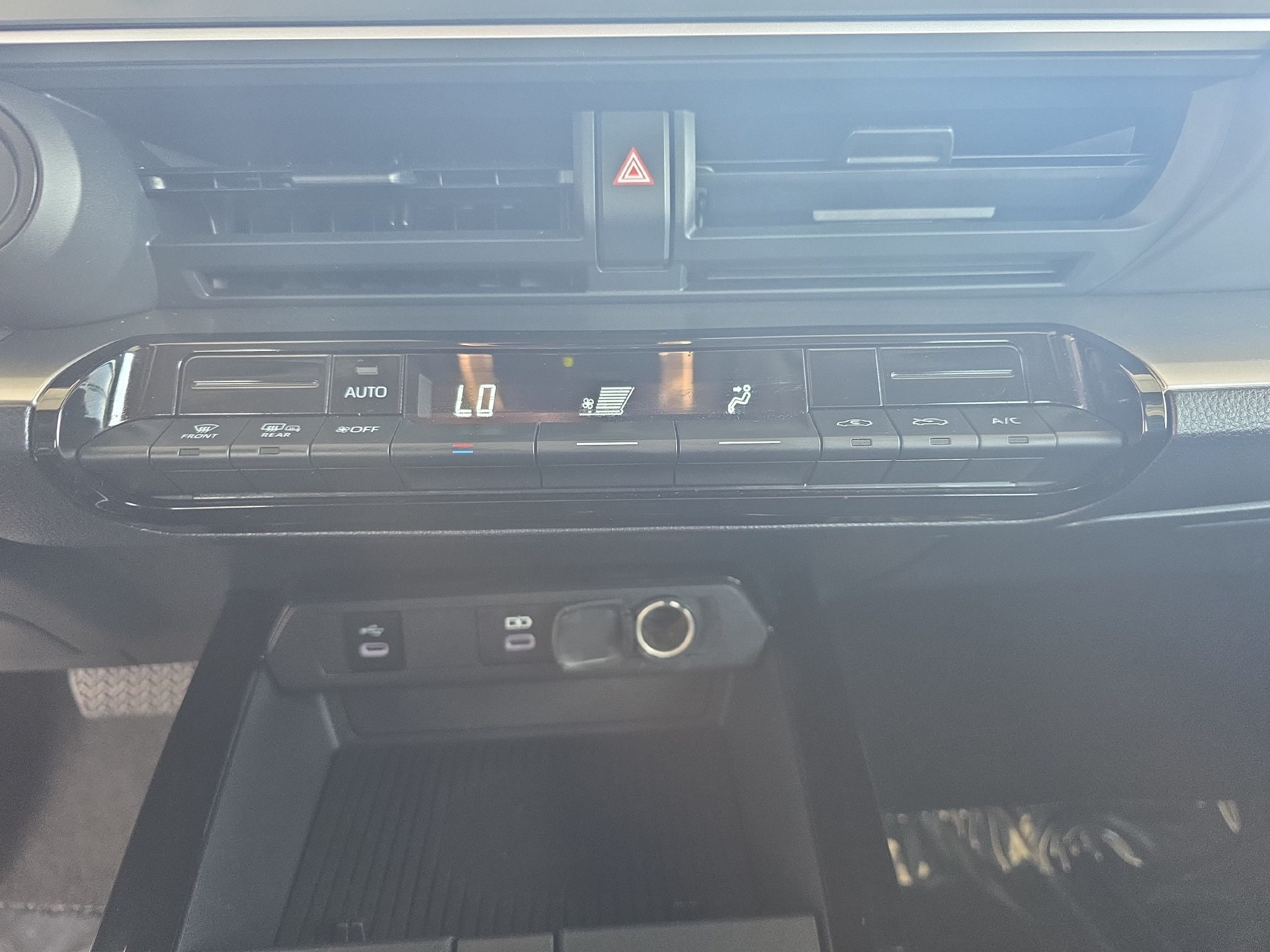 Used 2025 Toyota Prius LE FWD image 23