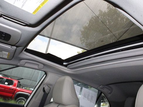Used 2021 Toyota Camry XSE FWD image 5
