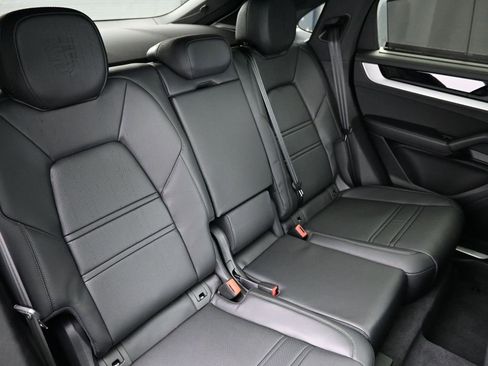 Used 2025 Porsche Cayenne E-Hybrid Coupe image 29