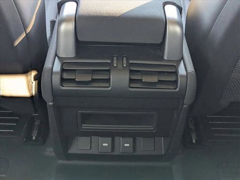 Used 2023 Land Rover Defender 90 S image 17