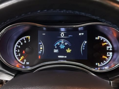 Used 2019 Jeep Grand Cherokee Laredo AWD/4WD image 14
