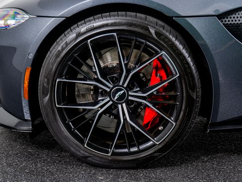 Used 2021 Aston Martin V8 Vantage Convertible image 20