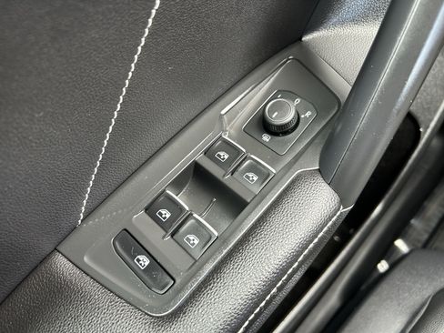 Used 2023 Volkswagen Tiguan SE R-Line image 20