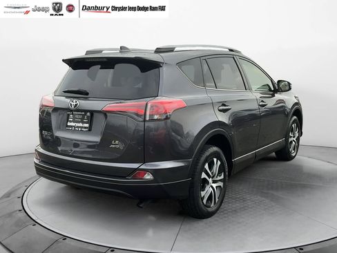 Used 2018 Toyota RAV4 LE image 6