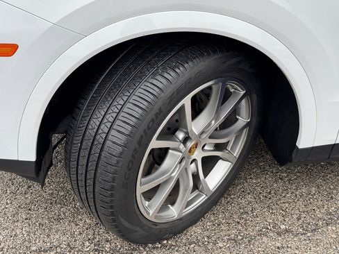 Used 2024 Porsche Cayenne image 40