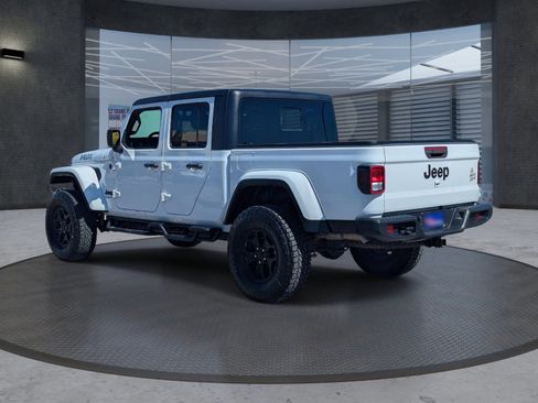 Used 2023 Jeep Gladiator Willys image 4