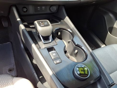 Used 2025 Nissan Rogue SV AWD/4WD image 11