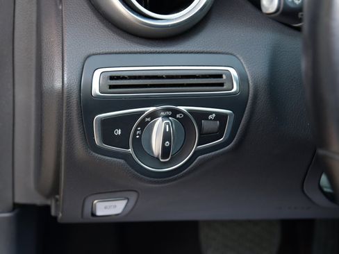 Used 2019 Mercedes-Benz C 300 4MATIC Sedan image 8