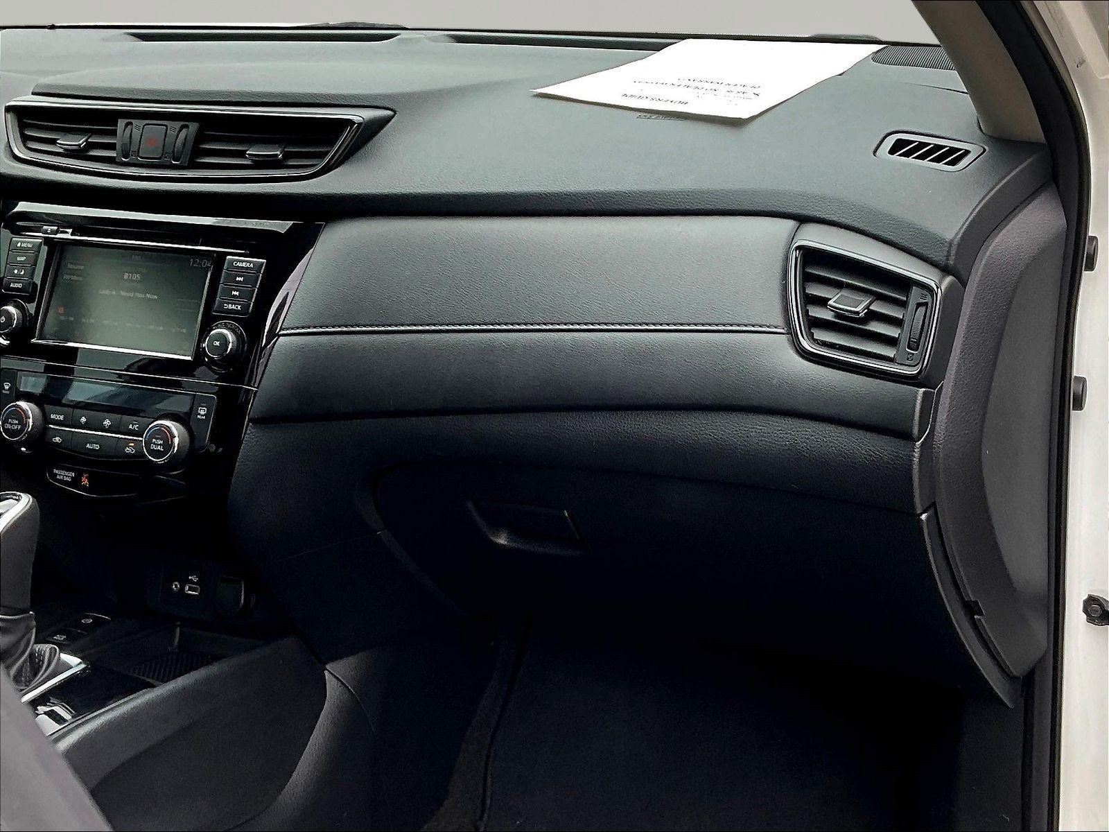 Used 2019 Nissan Rogue SV w/ Premium Package FWD image 26