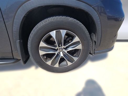 Used 2020 Toyota Highlander XLE image 8