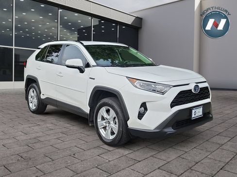 Used 2021 Toyota RAV4 XLE w/ XLE Grade Weather Package AWD/4WD image 7