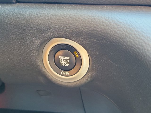 Used 2022 Chrysler Pacifica Pinnacle AWD/4WD image 19
