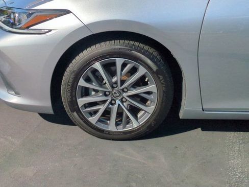 Used 2022 Lexus ES 300h w/ Accessory Package image 9