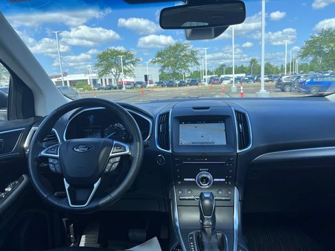Used 2018 Ford Edge Titanium w/ Equipment Group 302A AWD/4WD image 23
