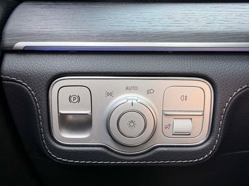 Used 2025 Mercedes-Benz GLS 450 4MATIC image 19