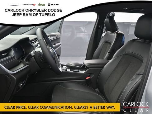 New 2025 Jeep Grand Cherokee Altitude image 9