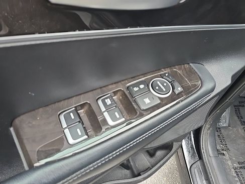 Used 2017 Kia Sorento LX image 11