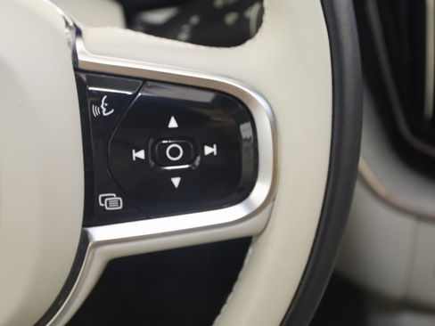 Used 2023 Volvo XC60 B5 Plus w/ Climate Package image 35