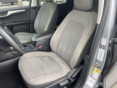 Used 2022 Ford Escape SE image 21
