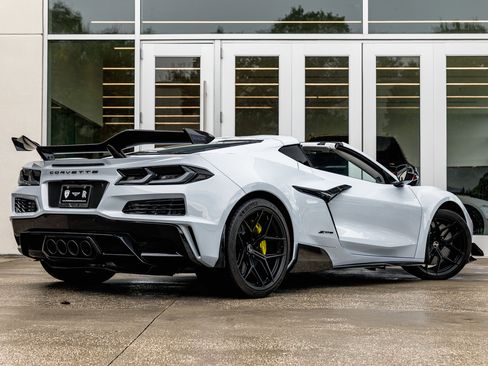 Used 2023 Chevrolet Corvette Z06 w/ Z07 Performance Package image 14