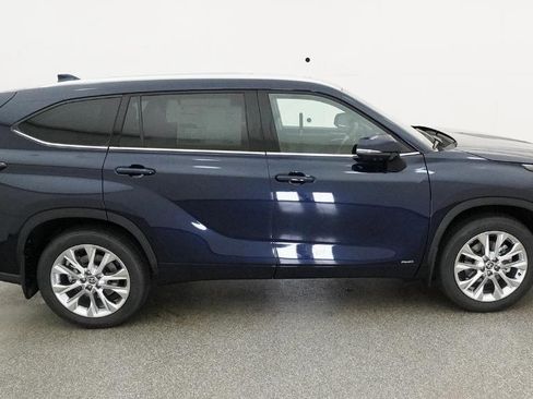 New 2026 Toyota Highlander Limited AWD/4WD image 17