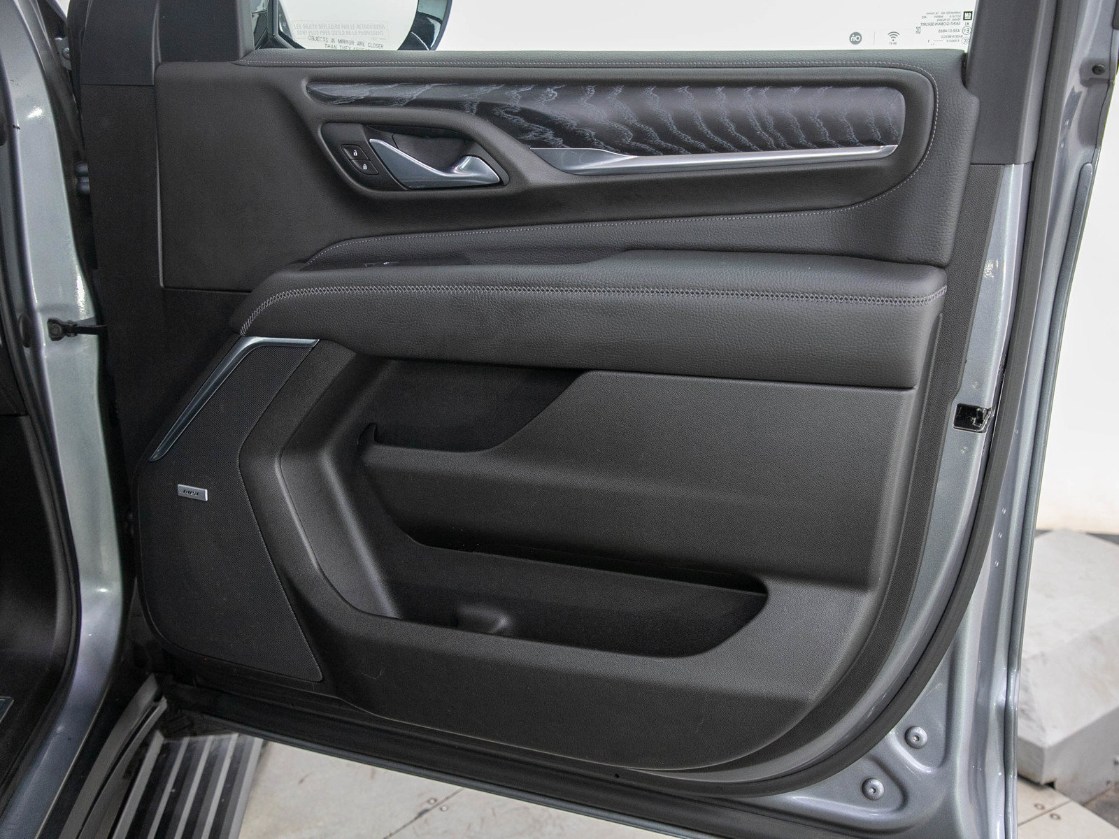 Used 2021 GMC Yukon XL Denali w/ Denali Premium Package AWD/4WD image 9