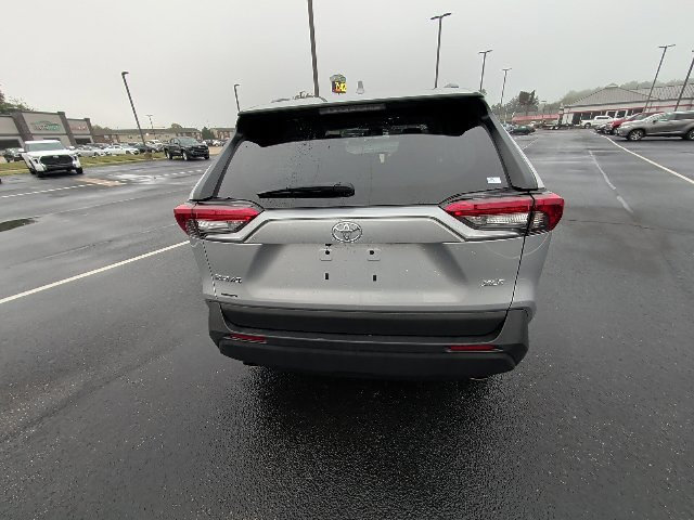 Used 2025 Toyota RAV4 XLE w/ Convenience Package FWD image 7